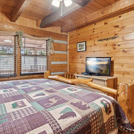 A Charming Cabin, Pool, Firepit, Hot Tub-Jacuzzi Gatlinburg Dış mekan fotoğraf