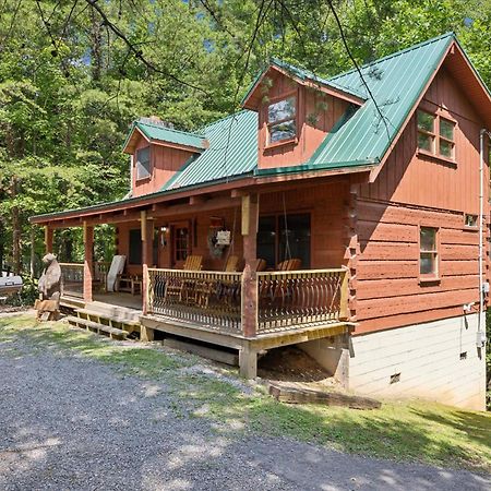 A Charming Cabin, Pool, Firepit, Hot Tub-Jacuzzi Gatlinburg Dış mekan fotoğraf
