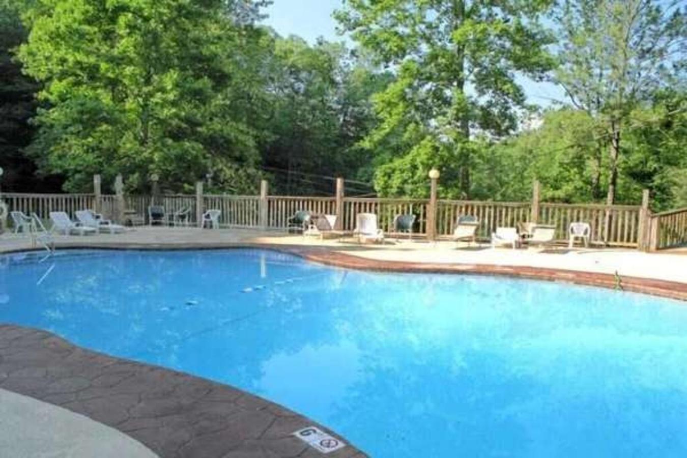 A Charming Cabin, Pool, Firepit, Hot Tub-Jacuzzi Gatlinburg Dış mekan fotoğraf