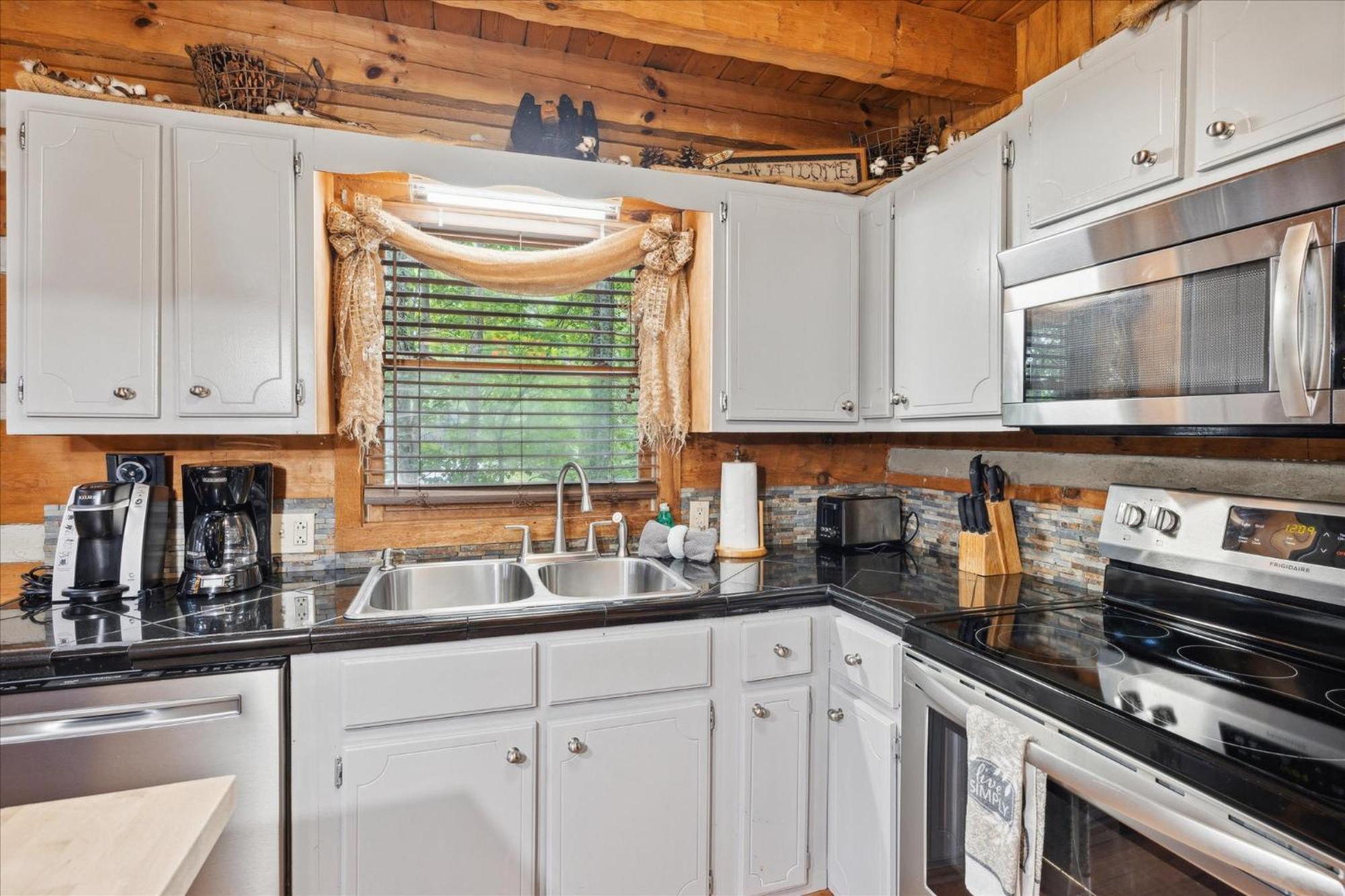 A Charming Cabin, Pool, Firepit, Hot Tub-Jacuzzi Gatlinburg Dış mekan fotoğraf