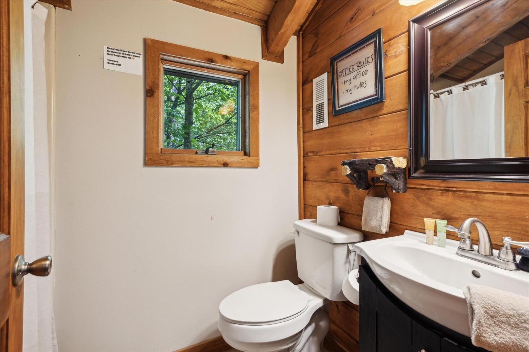 A Charming Cabin, Pool, Firepit, Hot Tub-Jacuzzi Gatlinburg Dış mekan fotoğraf