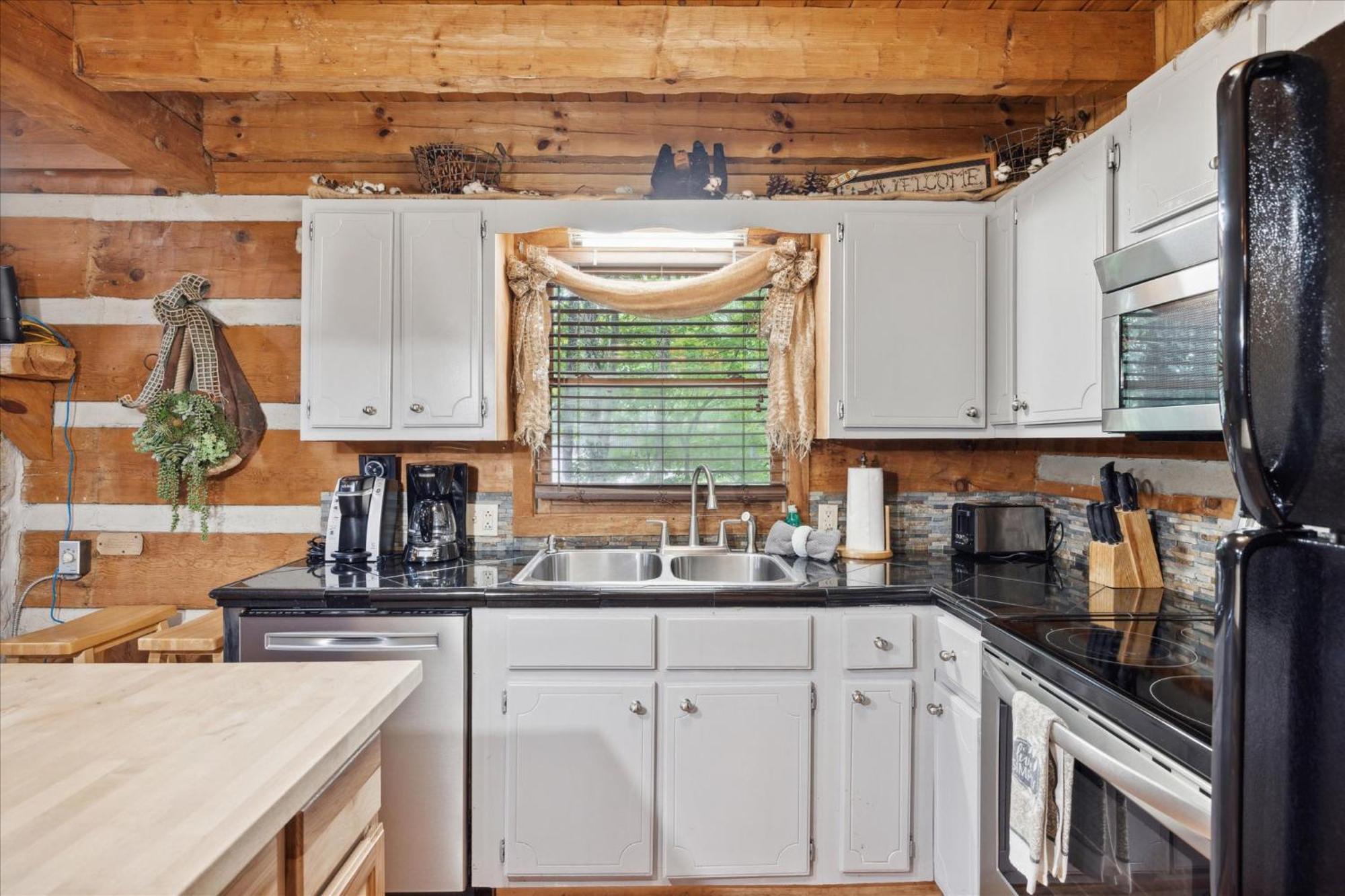 A Charming Cabin, Pool, Firepit, Hot Tub-Jacuzzi Gatlinburg Dış mekan fotoğraf